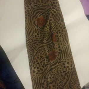 A scarf with lepard print and roses